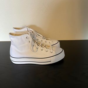 Platform Chuck Taylor’s (converse)